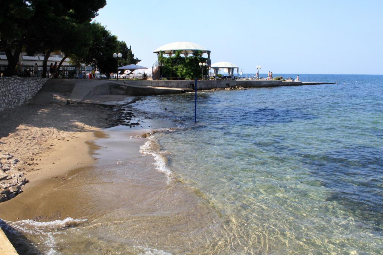 Apartments With A Parking Space Umag - 6995 Exterior foto